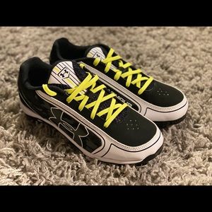 Under Armour Women's Spine Glyde Softball Cleat